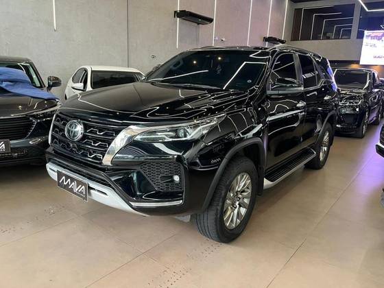 TOYOTA HILUX SW4 2.8 D-4D TURBO DIESEL SRX 7L 4X4 AUTOMÁTICO